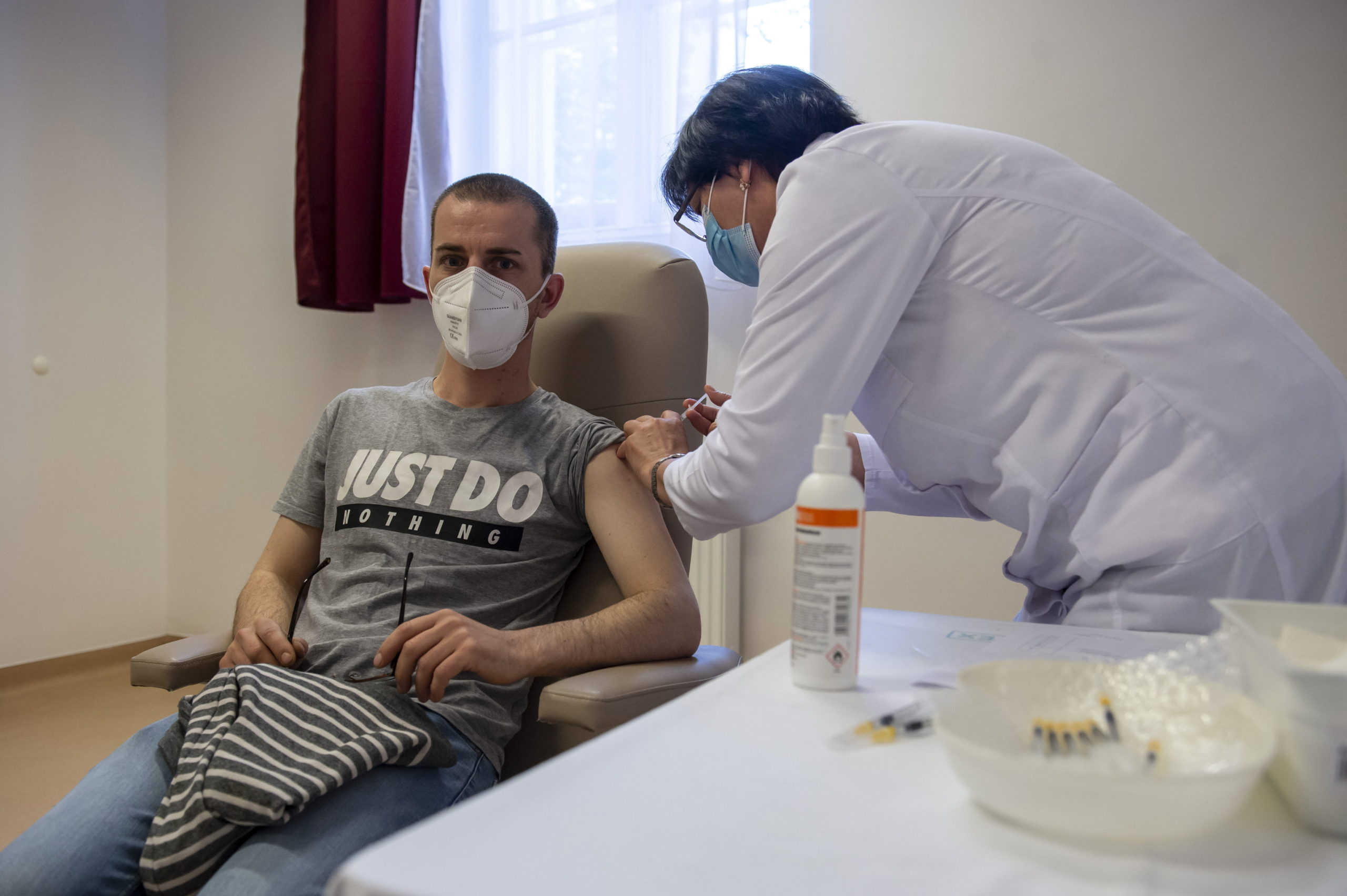 Az AstraZeneca és a Pfizer vakcinái is hatékonyak az indiai mutánssal szemben