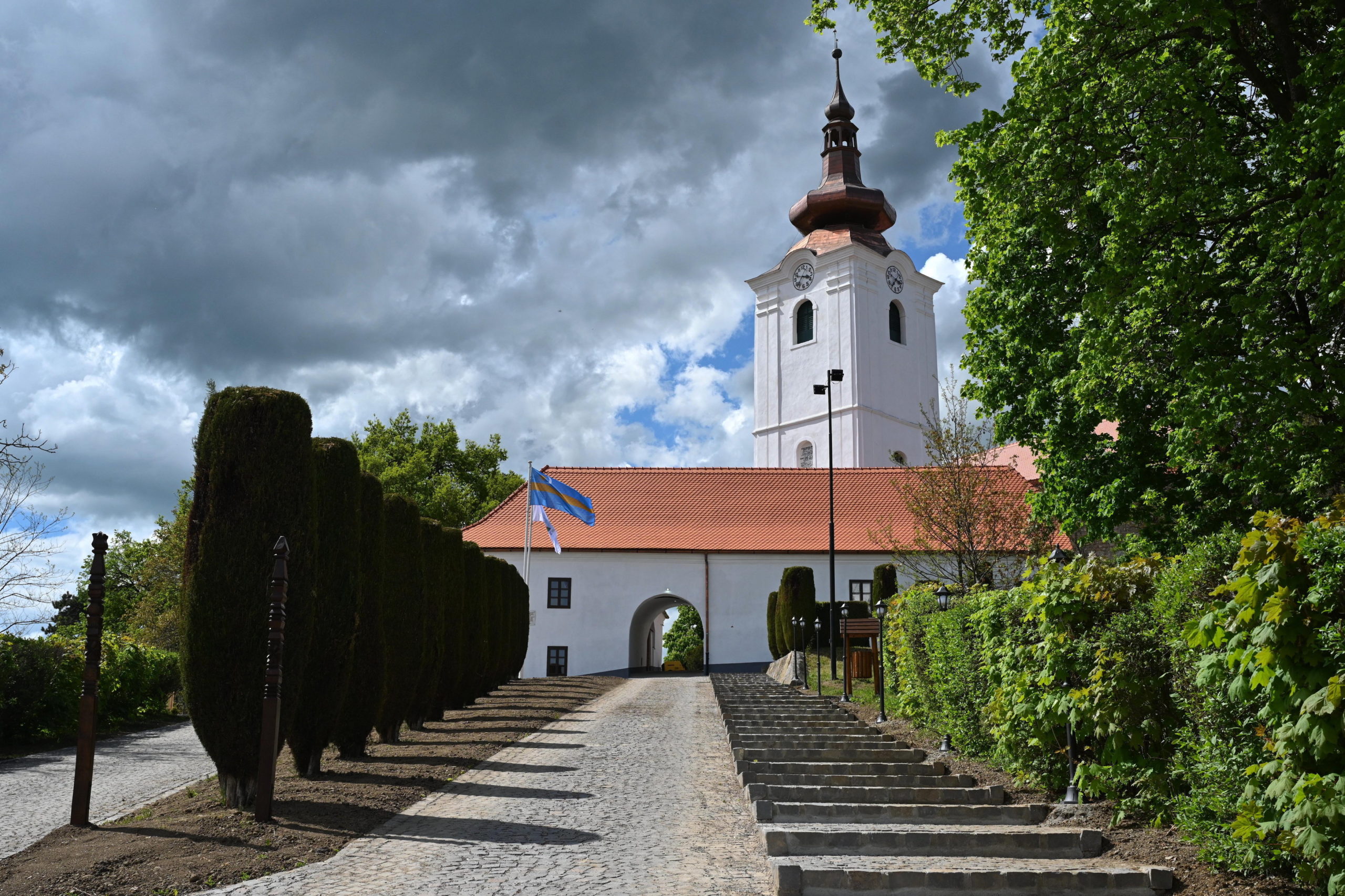 Felszentelték a sepsiszentgyörgyi vártemplomot