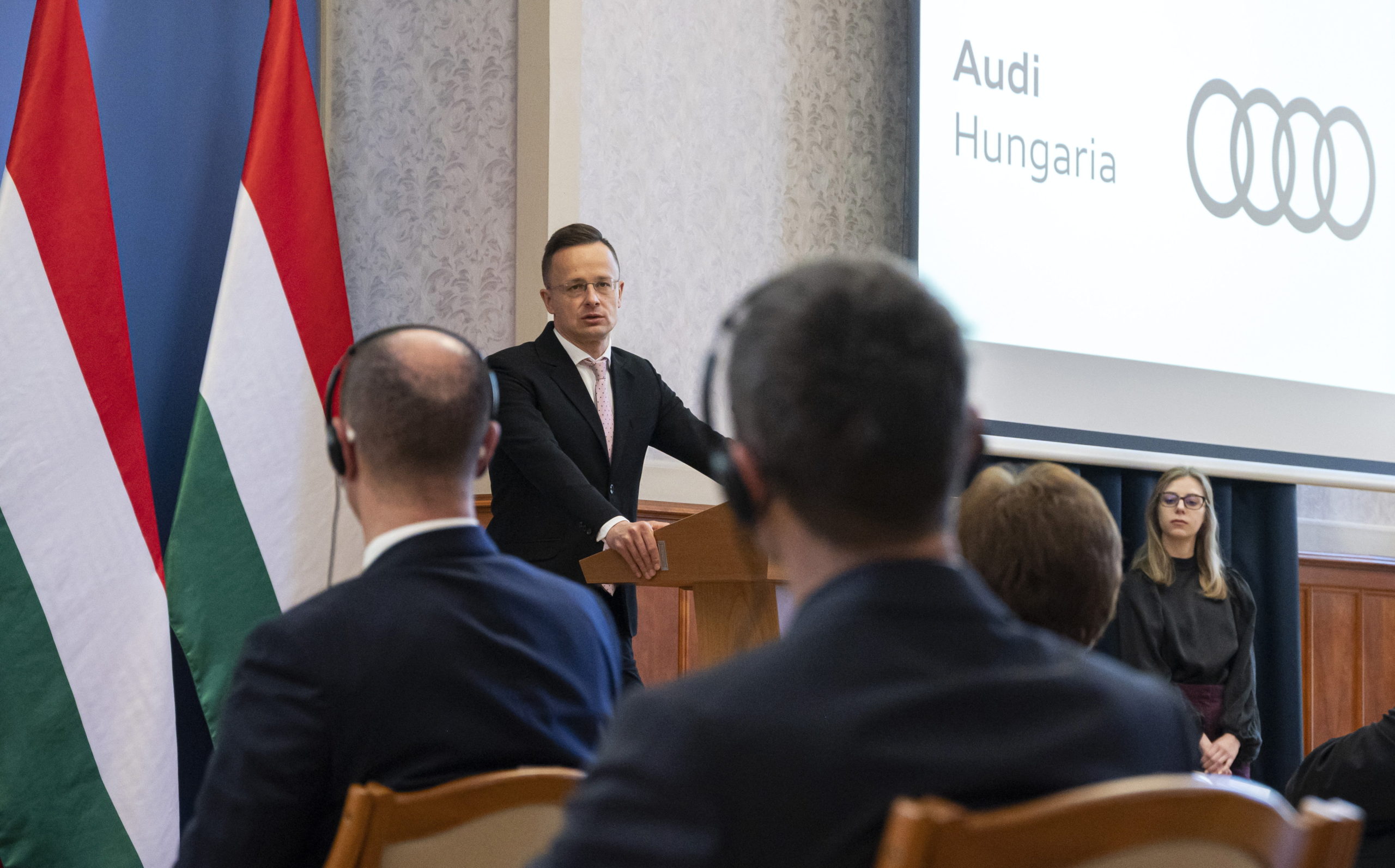 Szijjártó Péter: bővíti szerszámgyárát az Audi Hungária