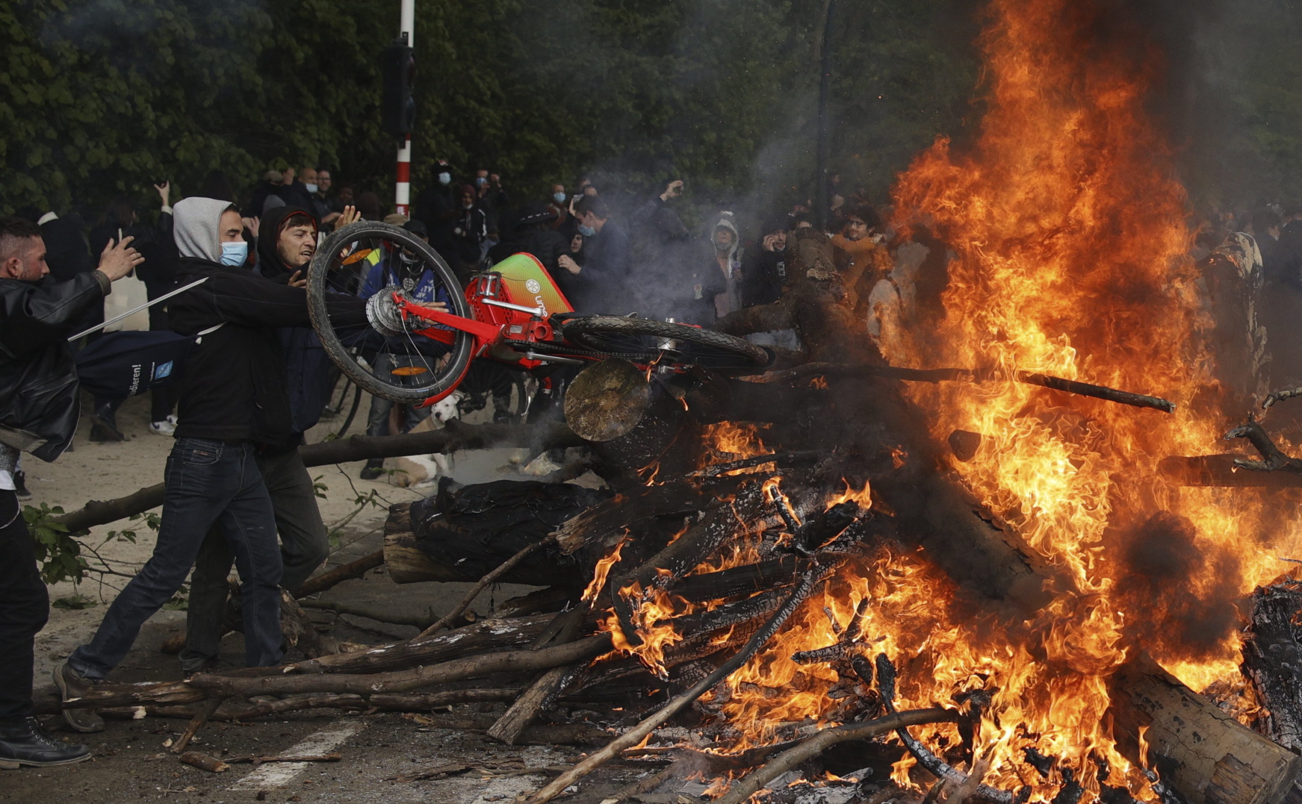 Brüsszelben tüntetők csaptak össze rendőrökkel