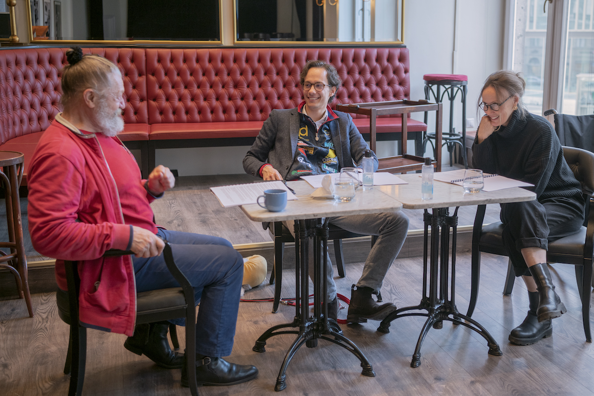 Van, aki nyit, van, aki még kivár