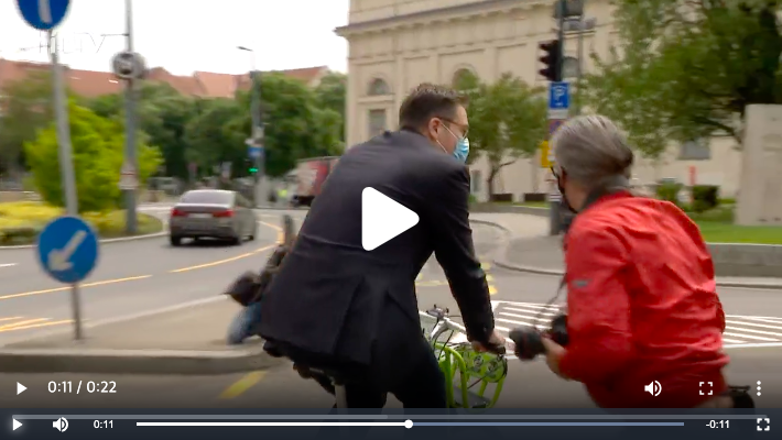 Hihetetlen, de Karácsony Gergely láthatóan a közlekedési lámpát sem ismeri (Videó!)