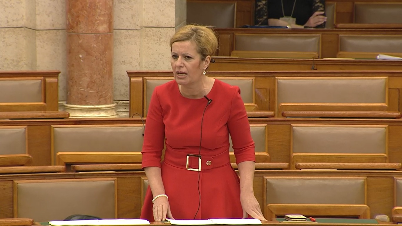 Hőbörögni tud Bangóné, de a válaszra már nem kíváncsi