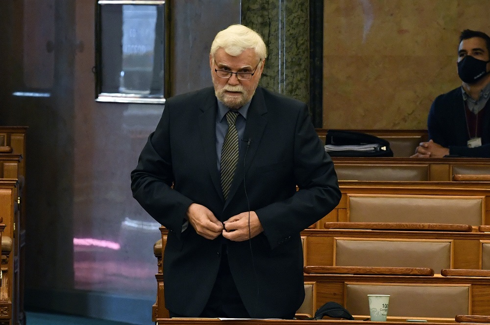 Karácsony új mozgalmát propagálta Mellár Tamás az Országgyűlésben