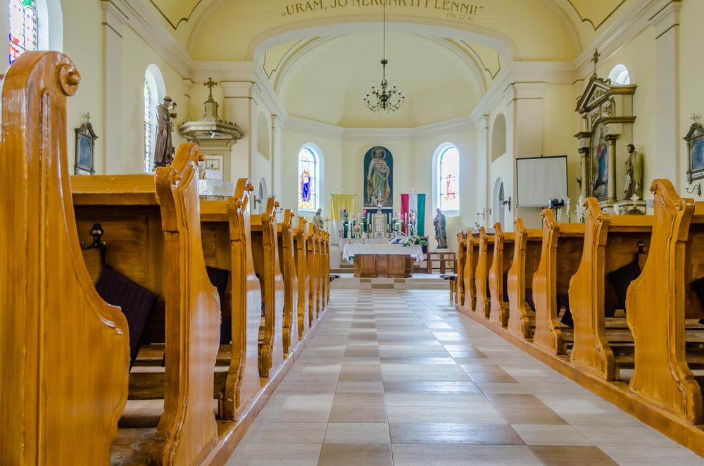 Vasárnaptól ismét kötelező a katolikus híveknek a szentmise