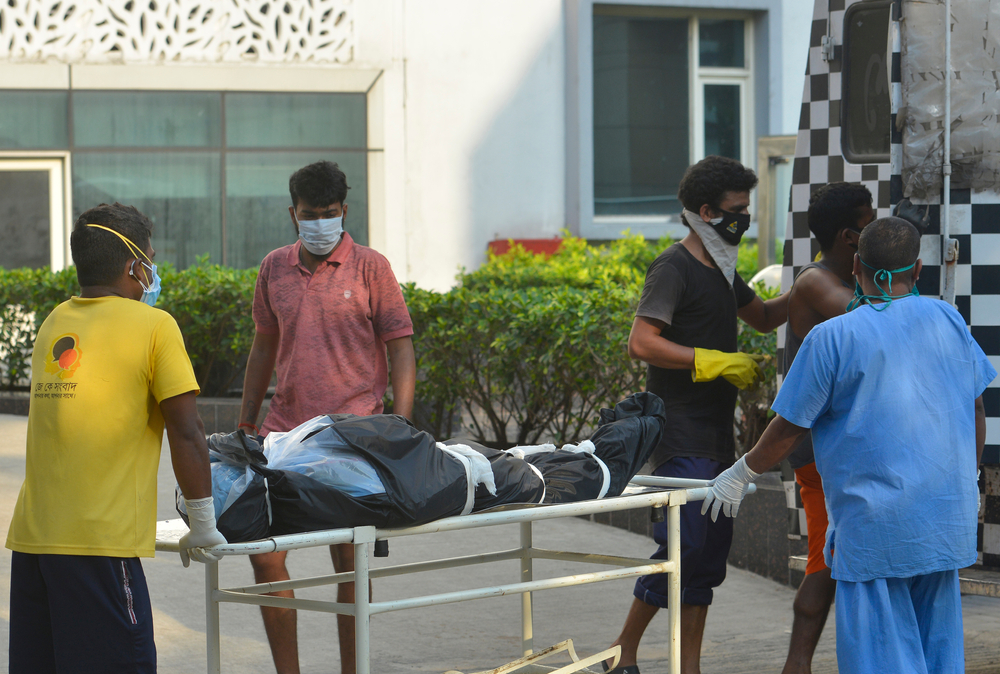 Indiában már több mint 300 ezren belehaltak a Covid-19-be