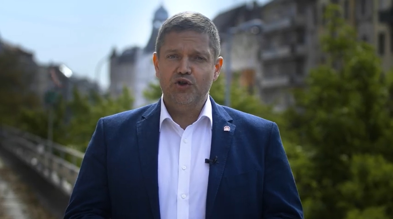 Tóth Bertalan: Karácsony igazi élharcos