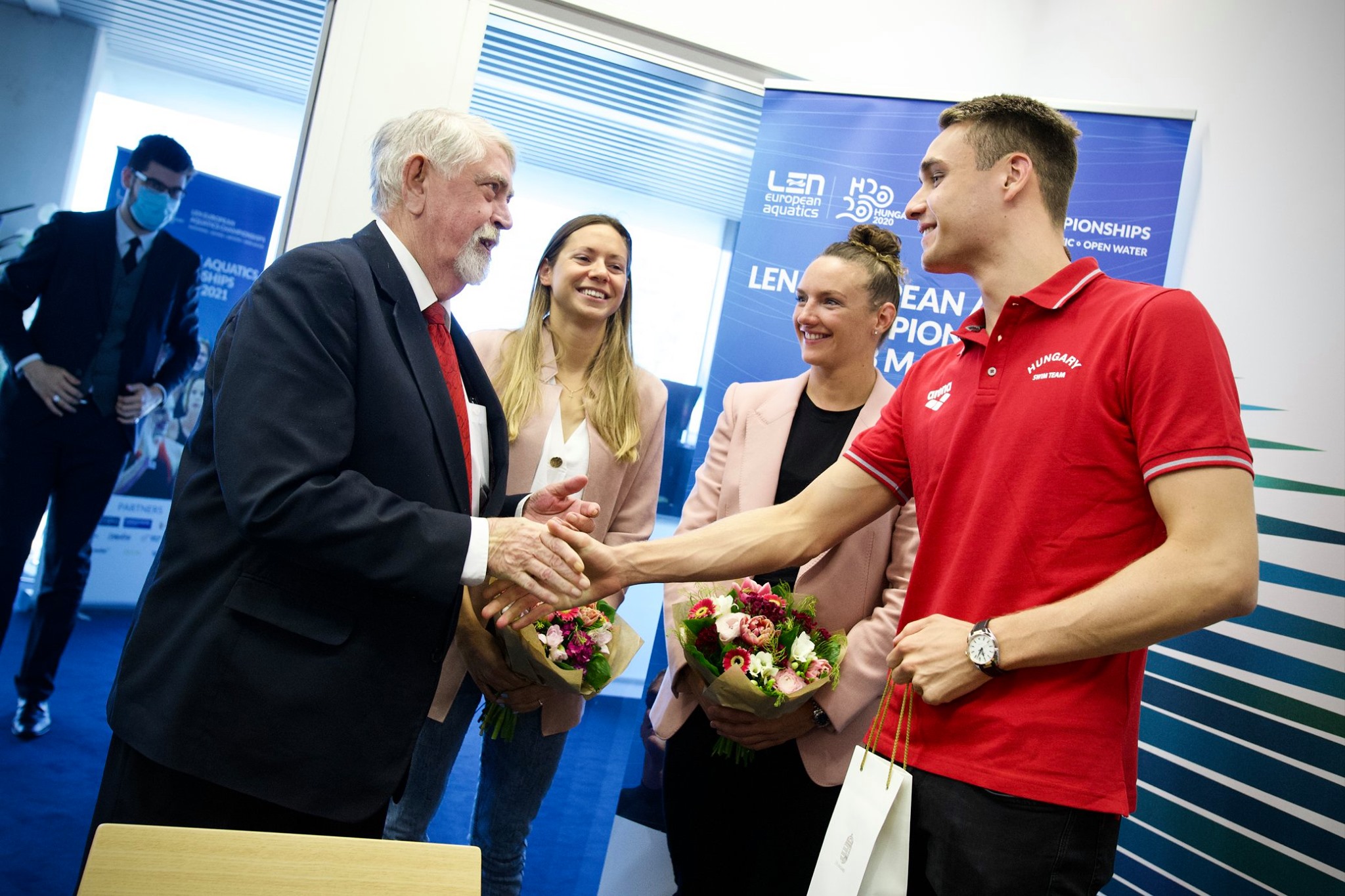 Kásler Miklós az Eb-győztes magyar úszókkal találkozott