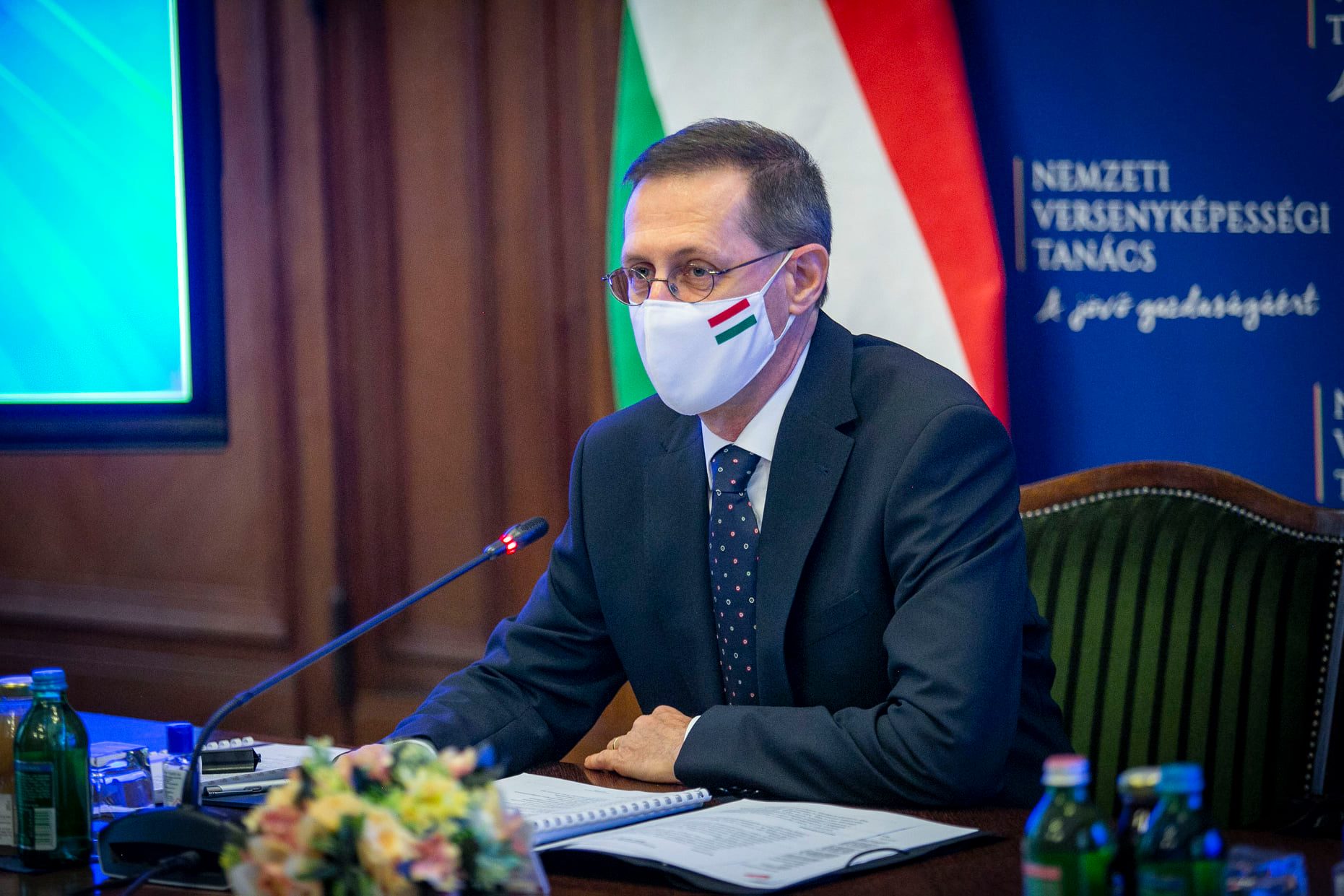 Magyarországot a munka viszi előre, nem az ingyenpénz