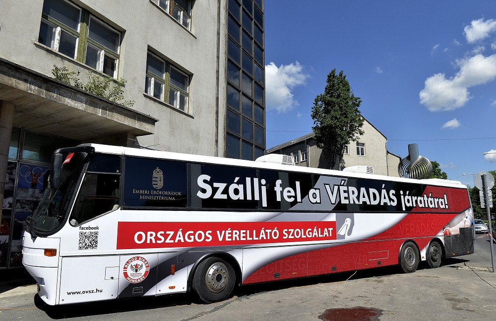 Véradóbuszt kapott az Országos Vérellátó Szolgálat