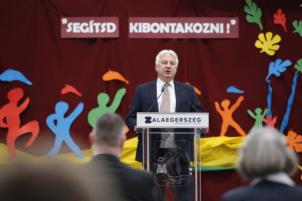 Semjén Zsolt: az egyházi iskolák az ember teljességét szolgálják