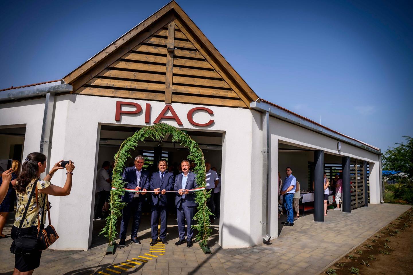 Piacot és kikötőt adott át az agrárminiszter Egyeken