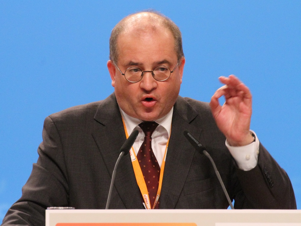 „El akarják mozdítani Orbánt”