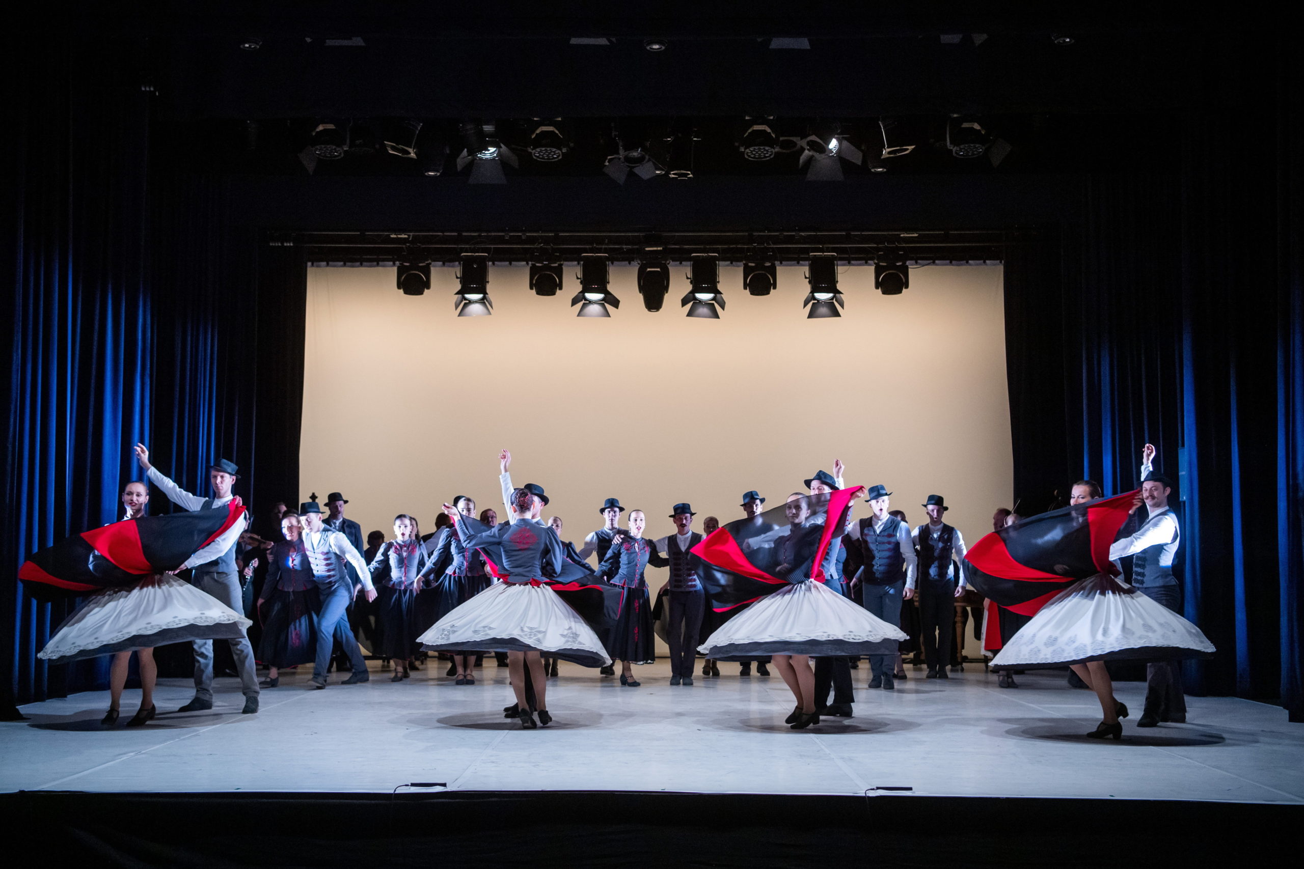 Hetvenéves a Magyar Állami Népi Együttes