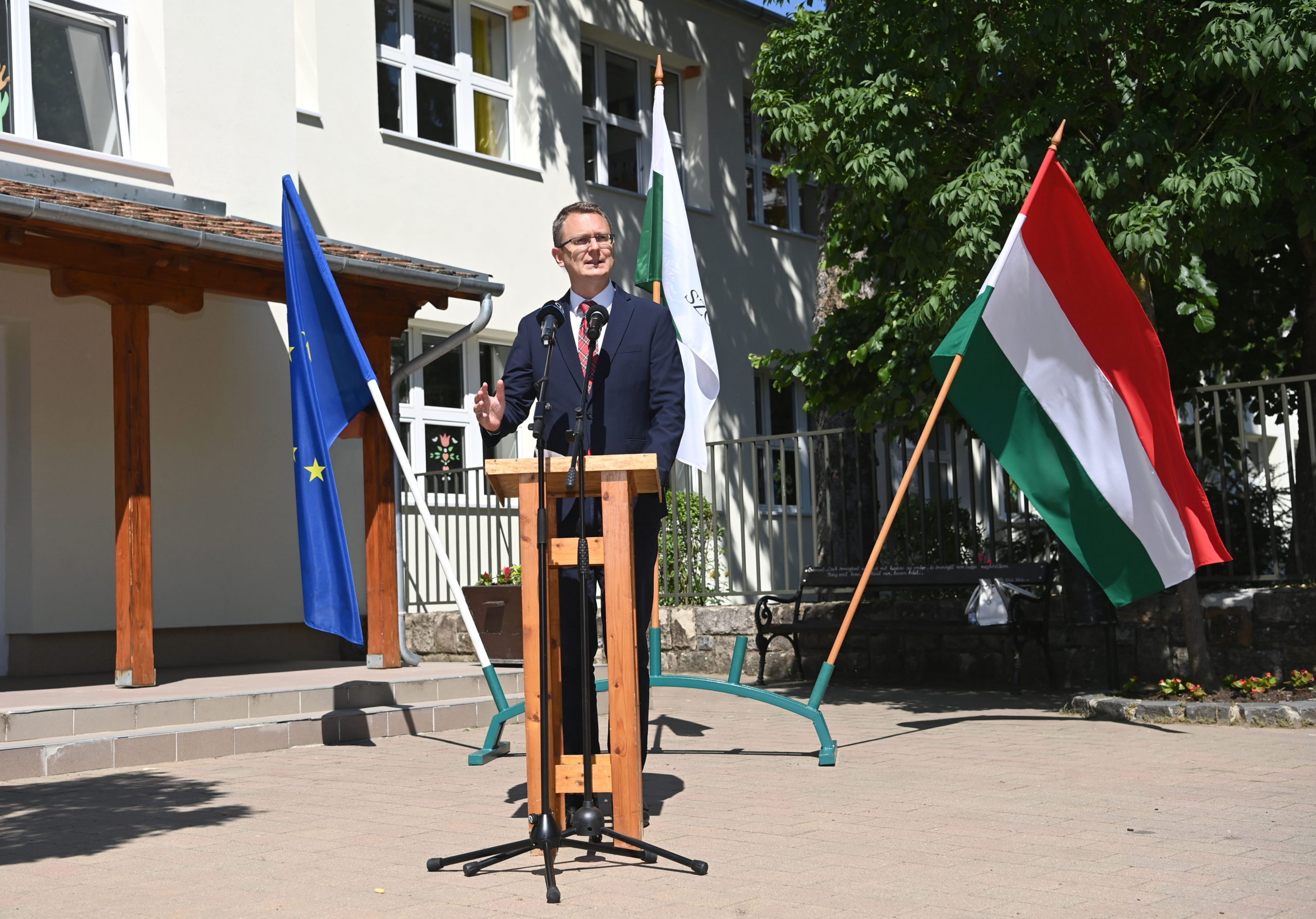 Átadták a megújult szobi iskolát, meseházat és idősek otthonát