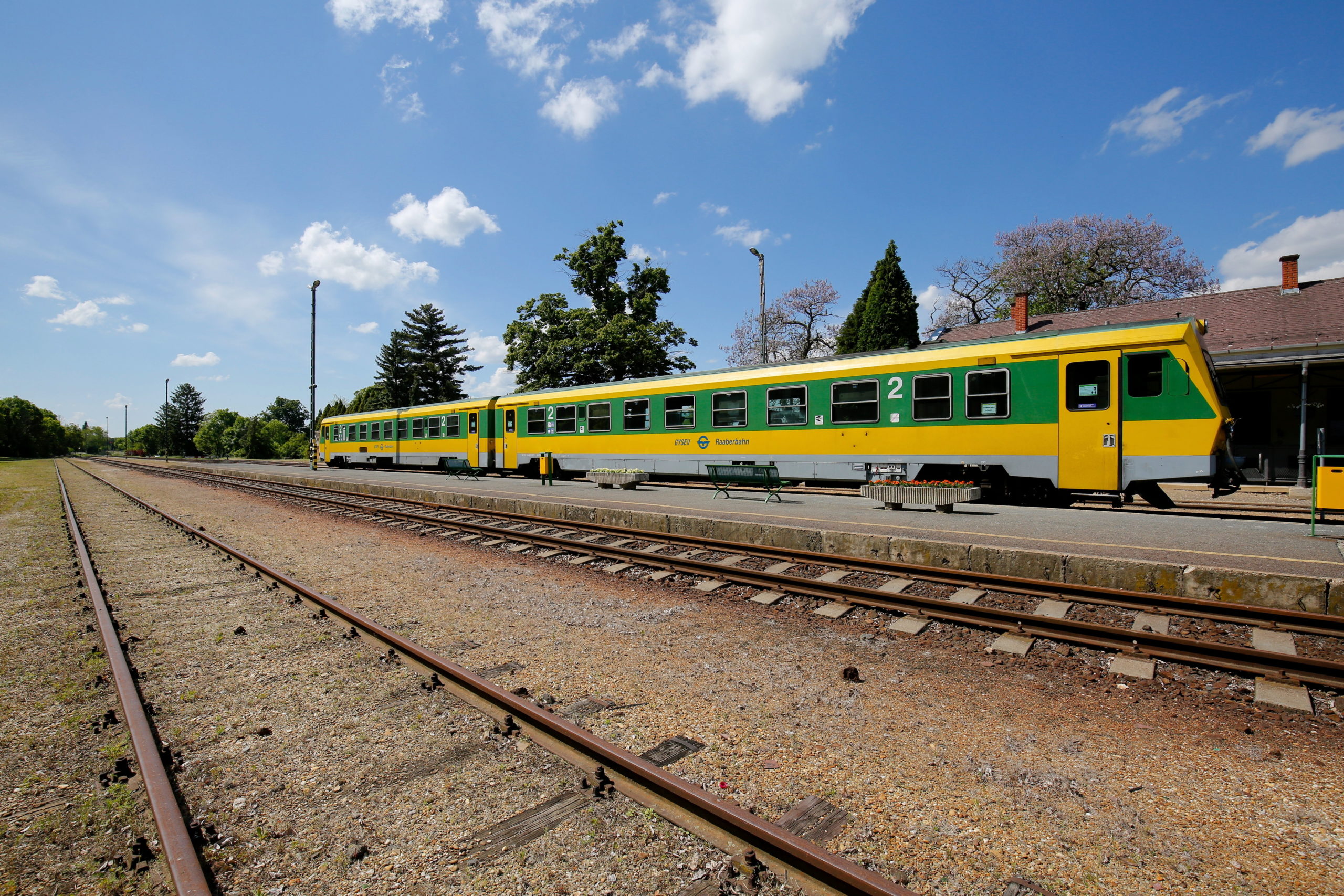 Megkezdődik a Kőszeg-Szombathely vasútvonal teljes felújítása