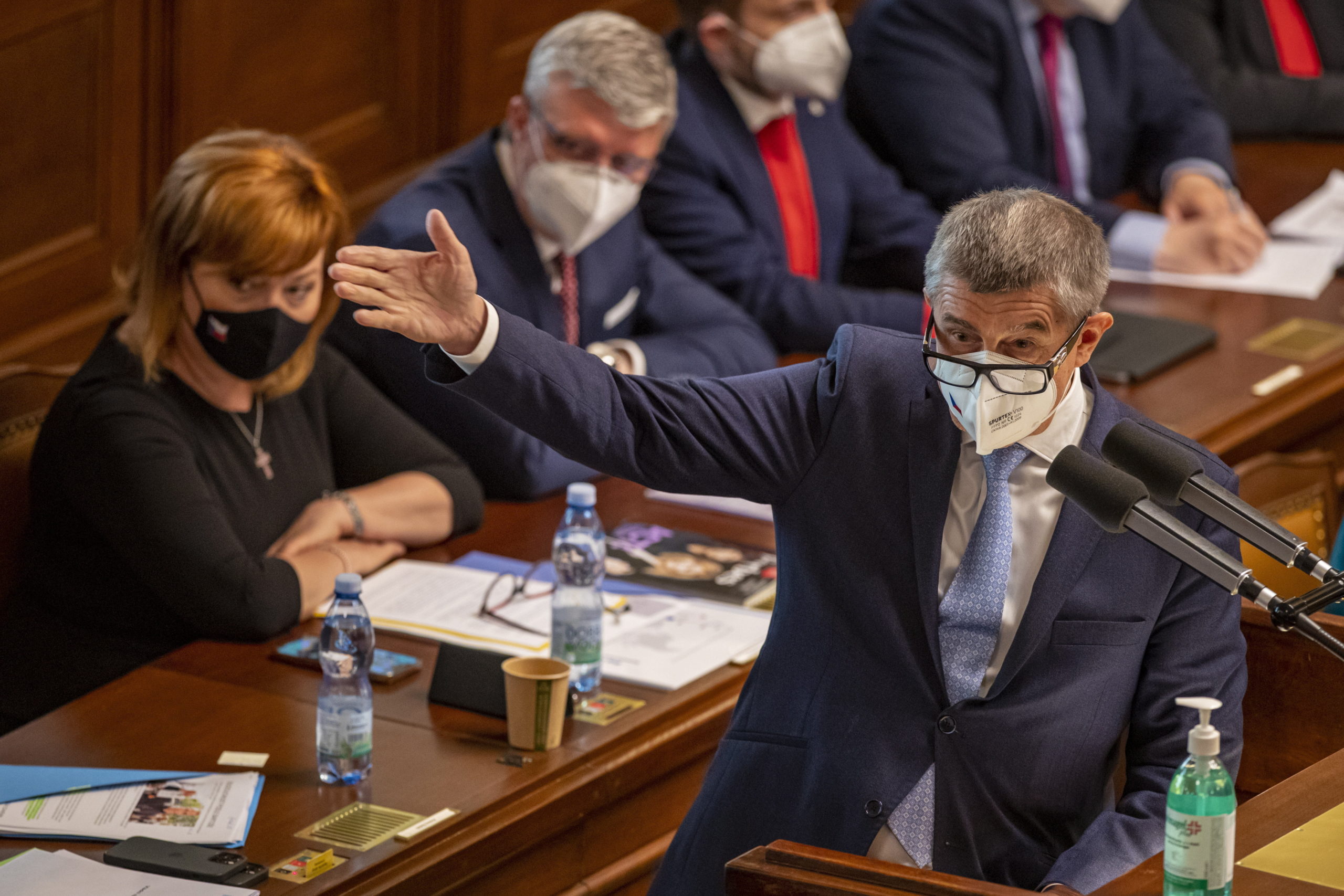 Bizalmatlansági indítványt nyújtott be az ellenzék a cseh kormány ellen