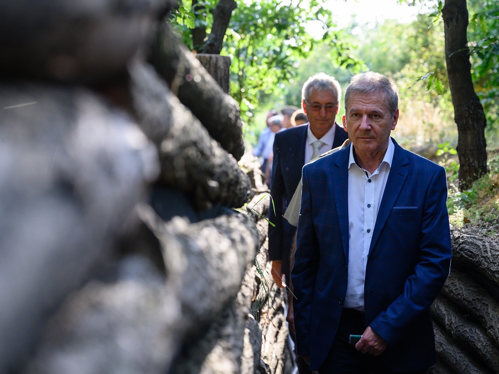 Benkő Tibor: a magyar katonák nem csak fegyverrel védik a hazát