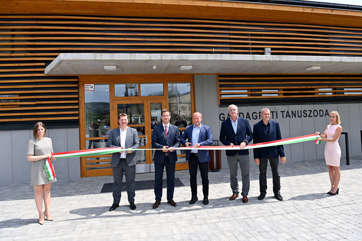 Vadonatúj tanuszodát adtak át Gazdagréten