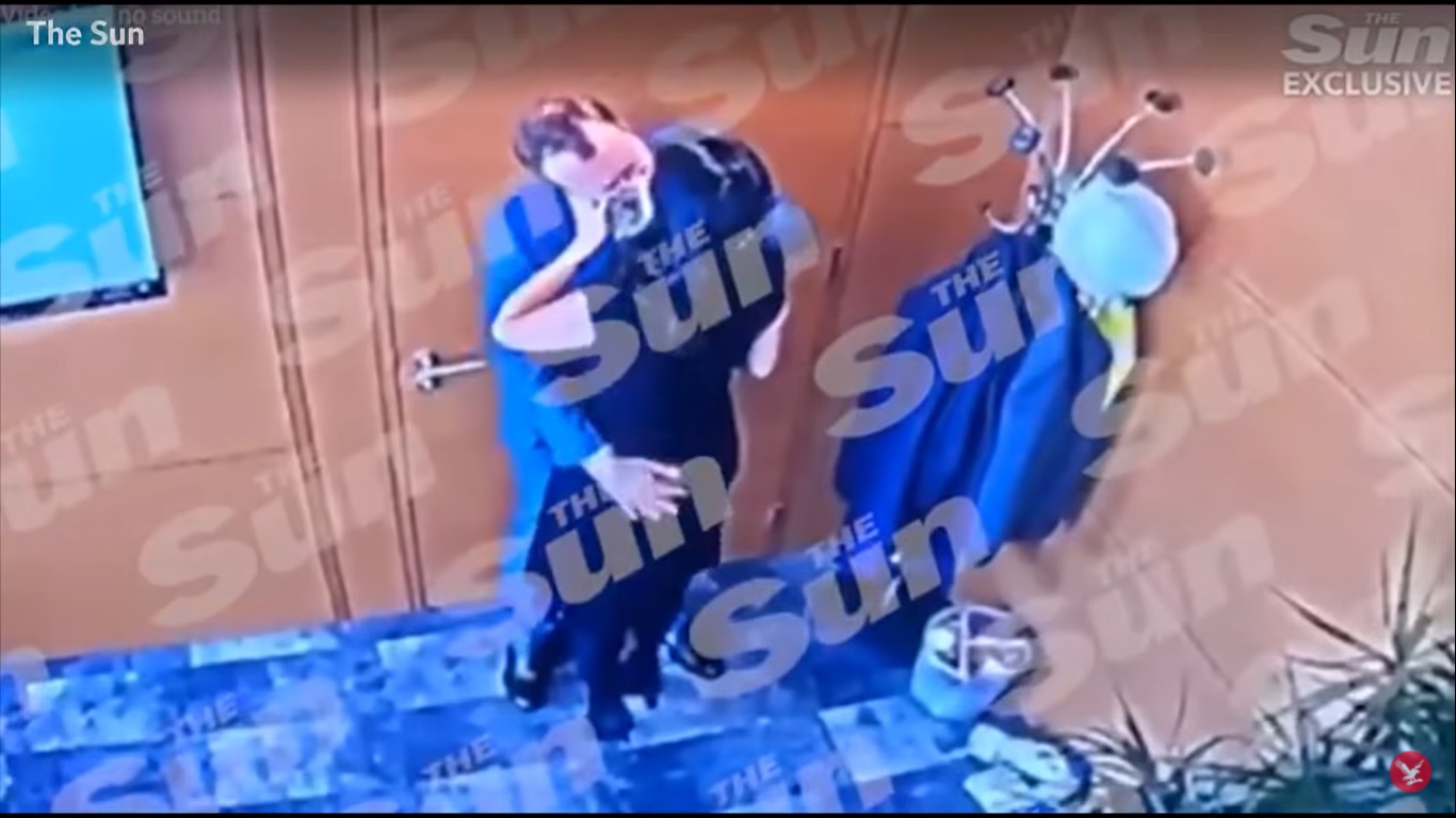 Lemondott a brit egészségügyi miniszter a botrányos felvételek miatt