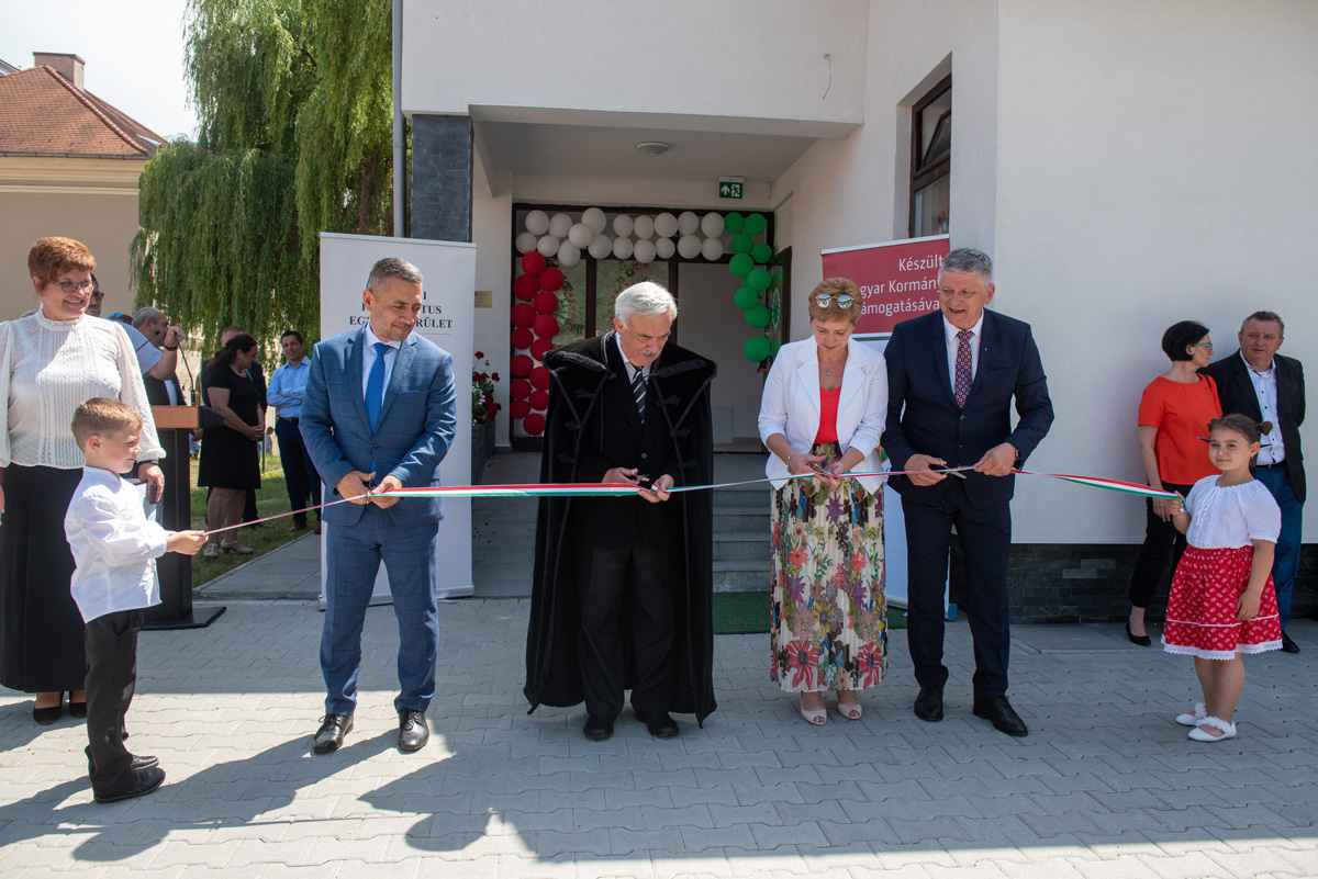 Óvodát, bölcsődét és tornakertet adtak át az erdélyi Nagyenyedben