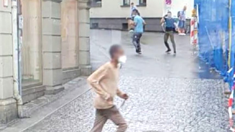 Az Iszlám Államhoz köthető anyagokat találtak a késelőnél