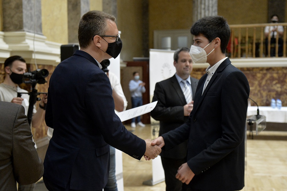 Helyes történelmi önképből lehet csak reális jelenkori önkép