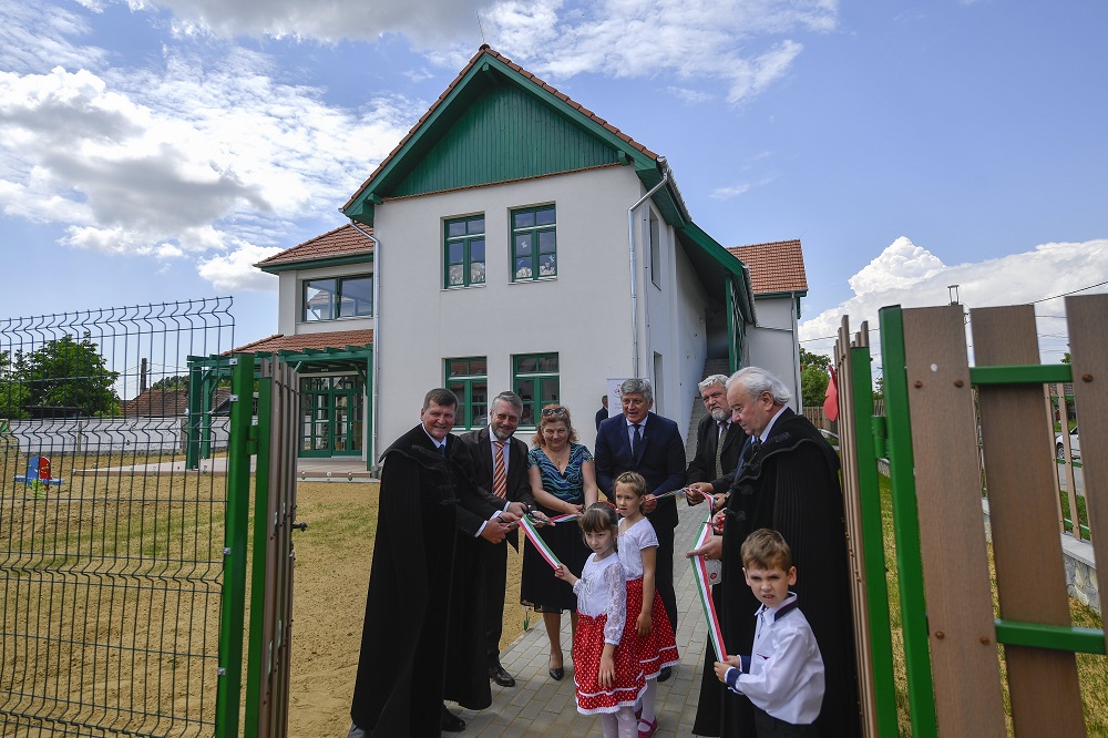 A magyar állam támogatásával óvodát adtak át Székelyhídon és Nagyváradon