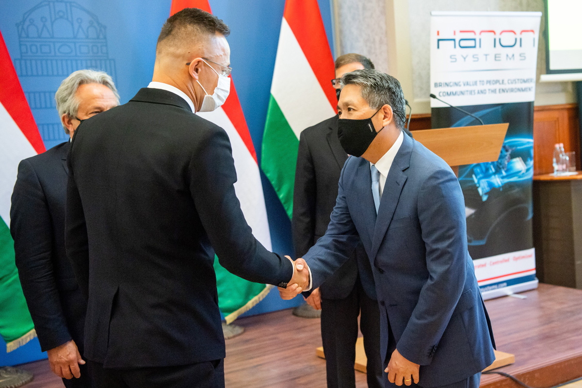 Újabb dél-koreai cég bővíti gyártókapacitását Magyarországon