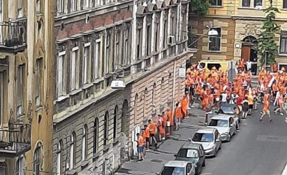 Felháborító: így viselkedtek Budapest utcáin a hollandok