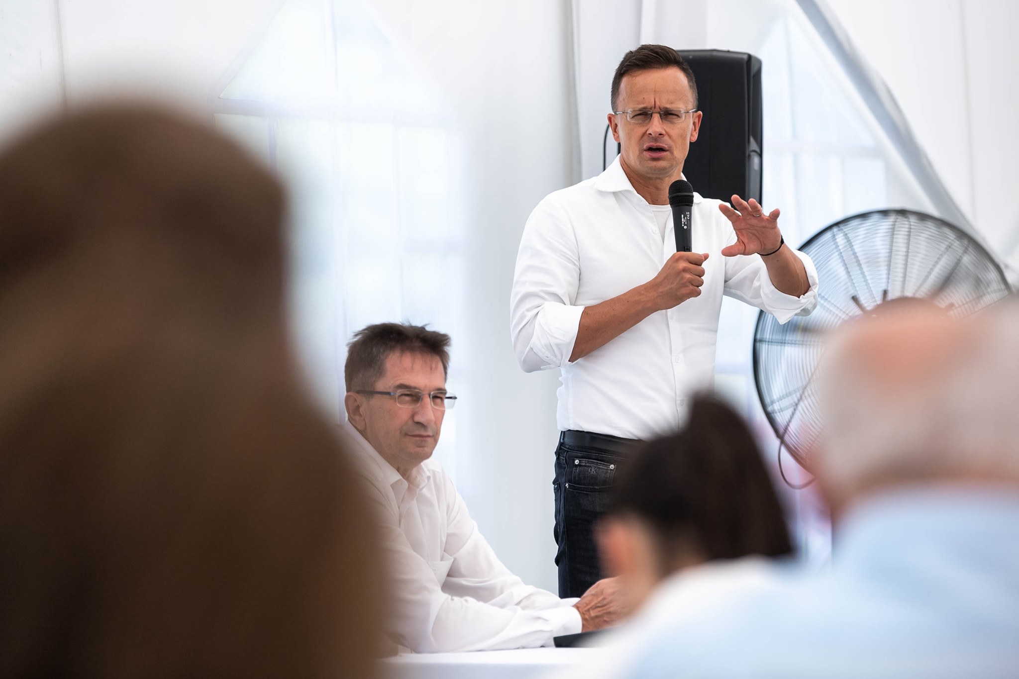 Az álhírek gyártói személyes felelősséget viselnek a halálesetekért és a károkért