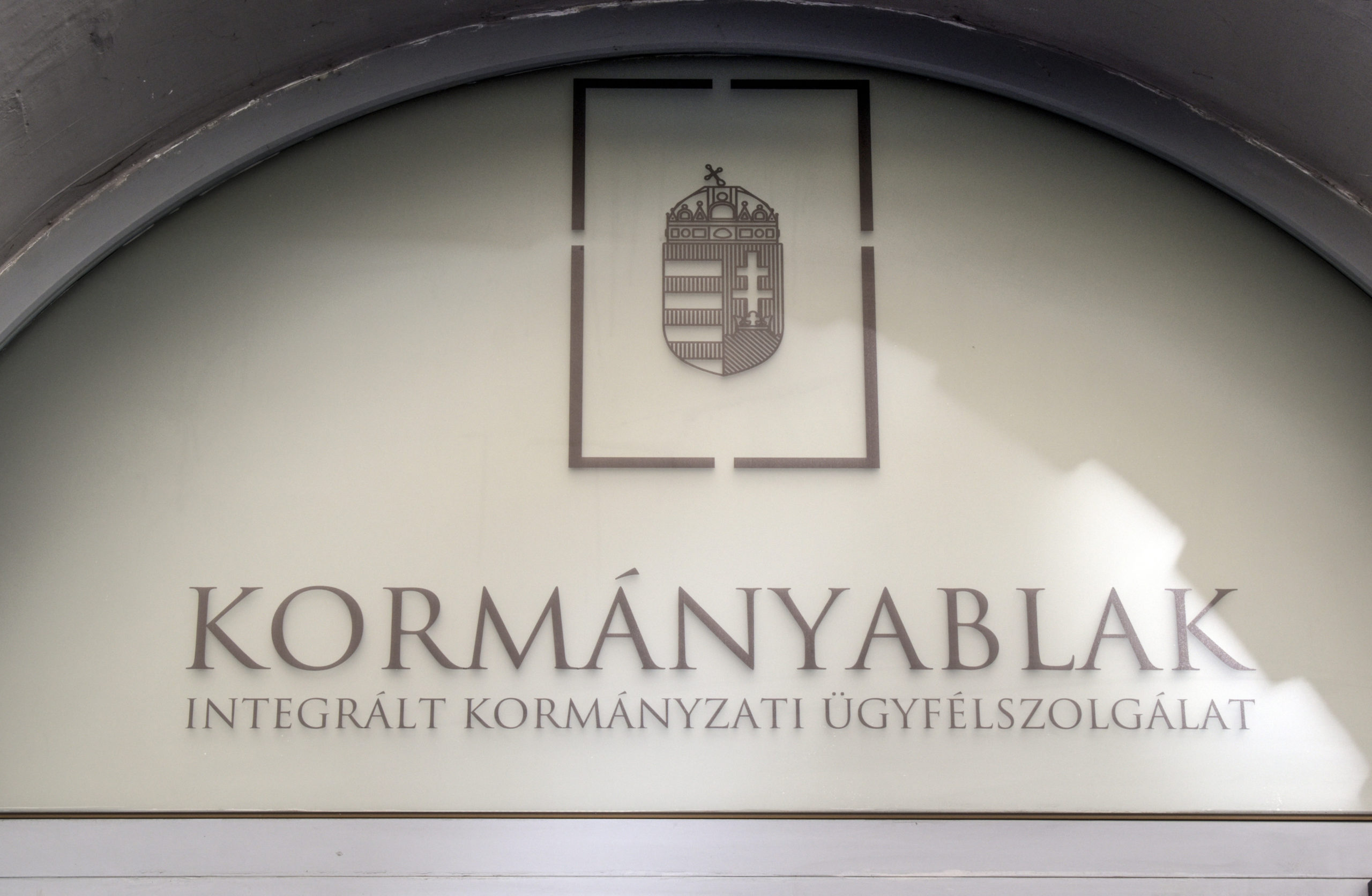 Már 6,5 millió ember lakik olyan helyen, ahol van kormányablak