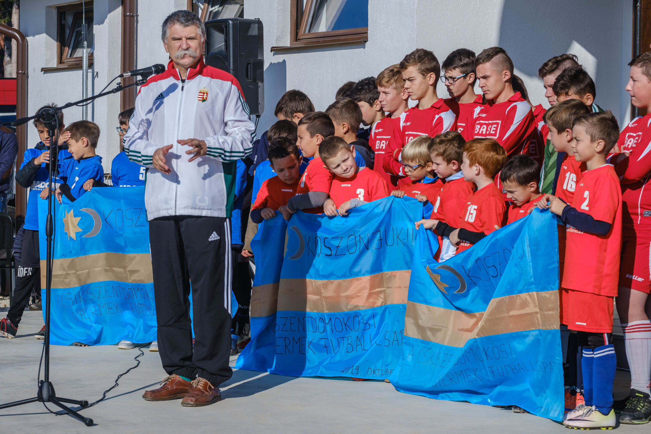 Erősíteni kell a diaszpórában élő gyermekek magyar identitástudatát