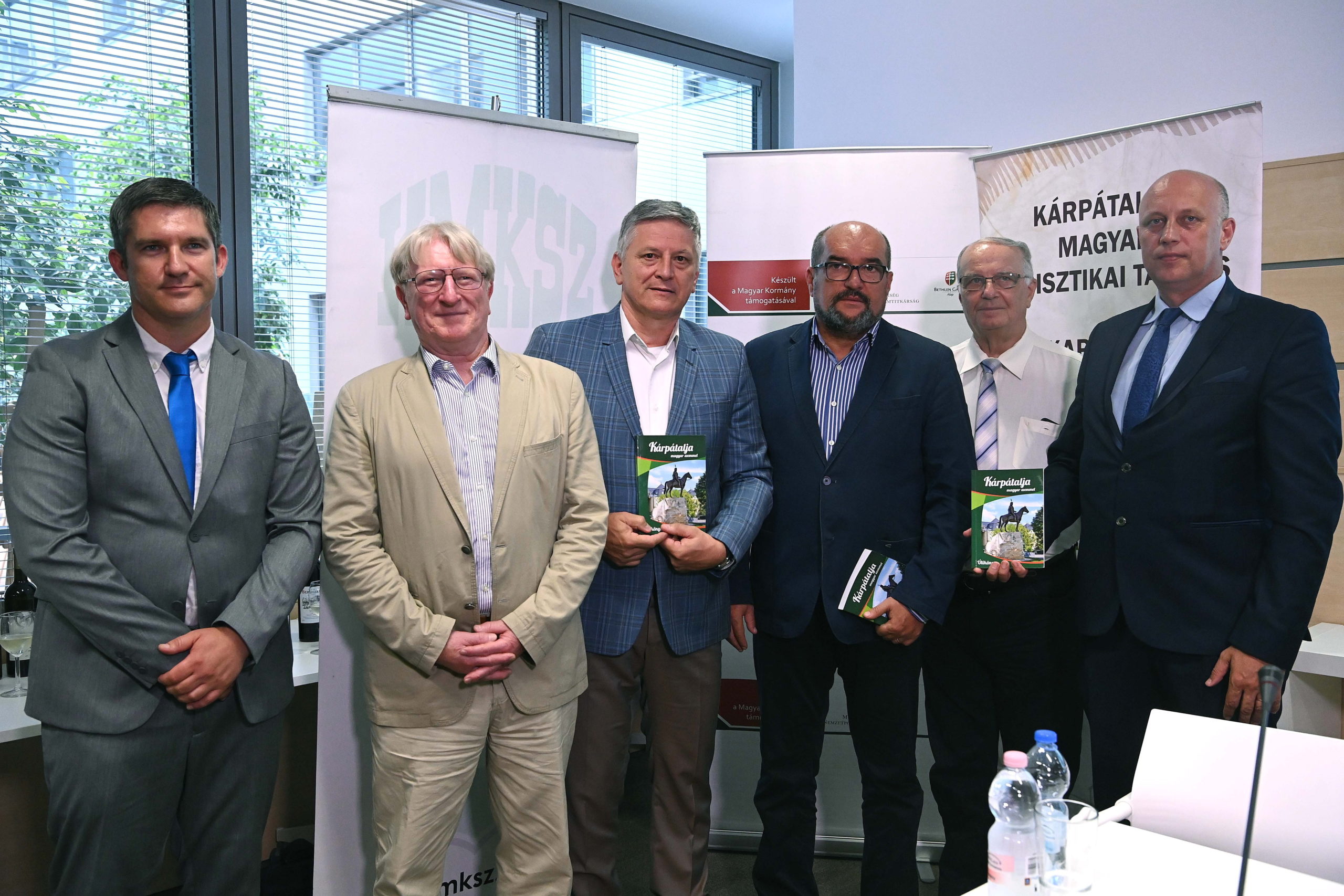 Bemutatták a Kárpátalja magyar szemmel című útikönyvet