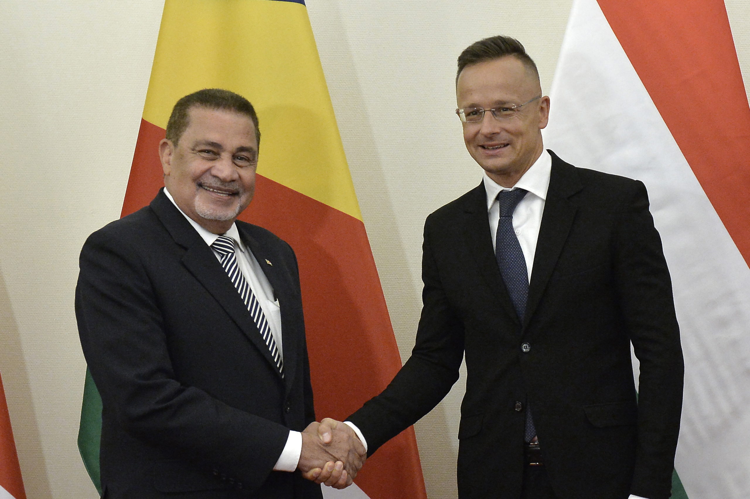 Szijjártó Péter: nem lehet ideológiai kérdést csinálni az oltóanyagok ügyéből