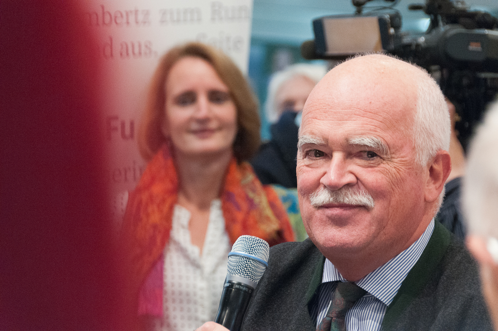 „Orbán demokratikus legitimációja nagyobb, mint az uniós biztosoké összesen”