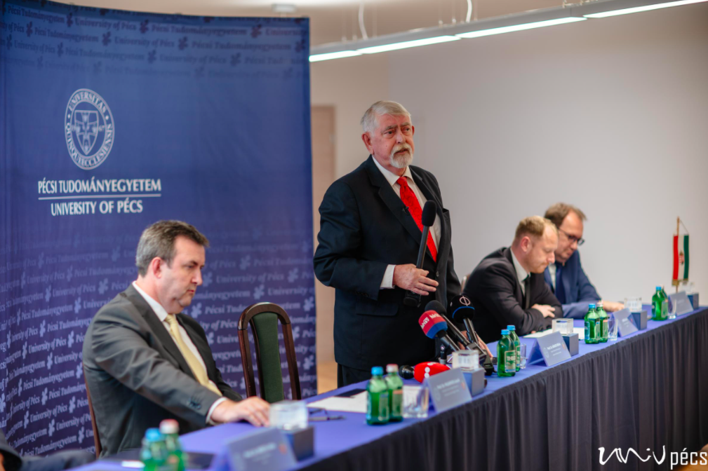 Átadták a pécsi egészségtudományi kar megújult épületeit