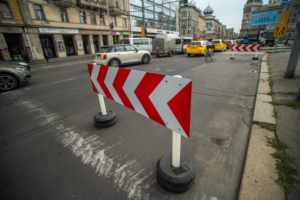 Fidesz: másfél év késéssel indult el a Blaha Lujza tér felújítása