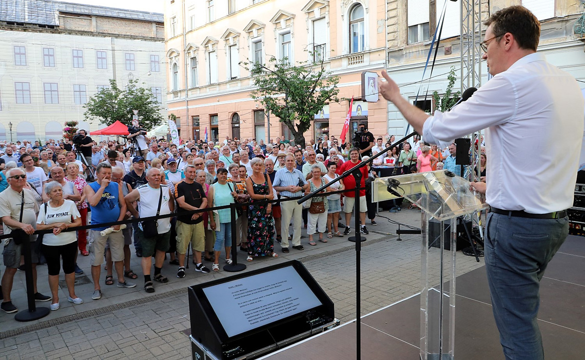 Súgógéppel tartott beszédet Karácsony Gergely
