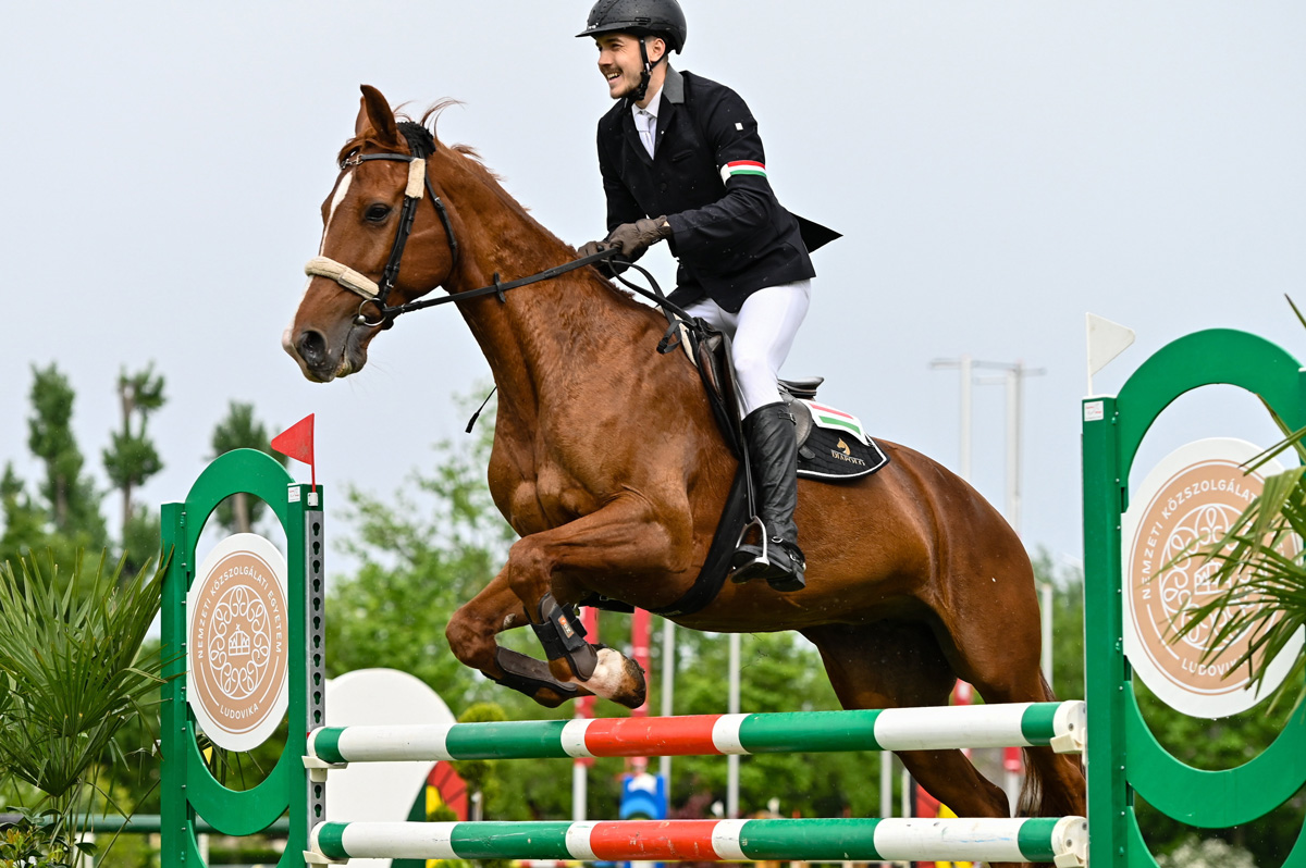 Aranyérmes Kardos Bence és a férfi öttusacsapat