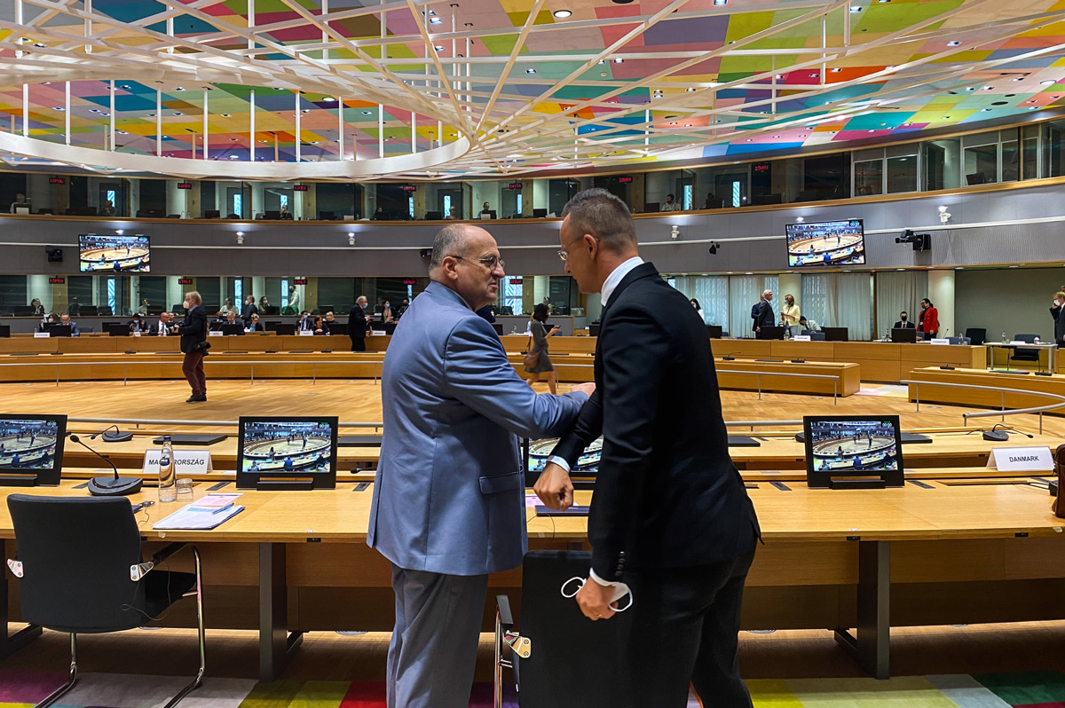 Meg kell akadályozni a techcégek beavatkozását az európai választásokba