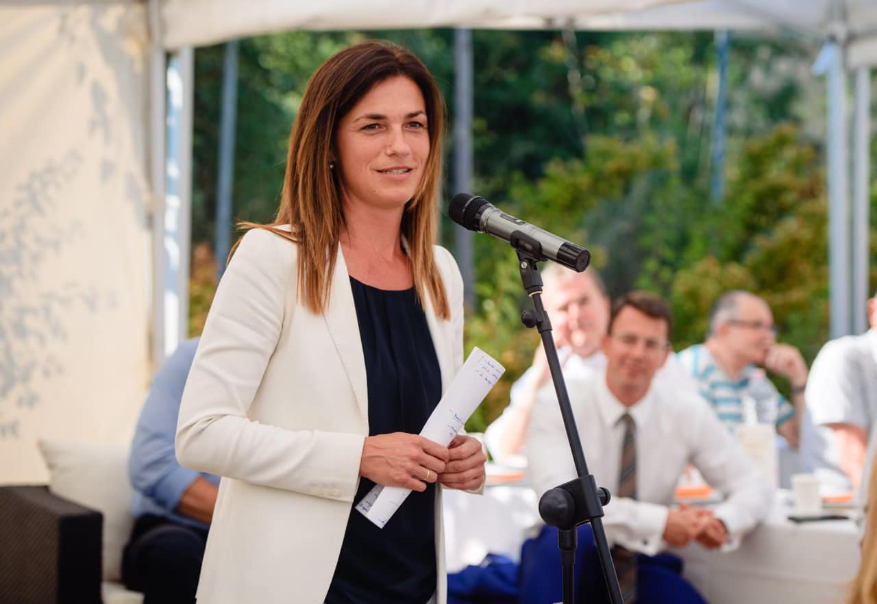 Brüsszel a gyermekvédelmi törvény miatt késlelteti a megállapodást