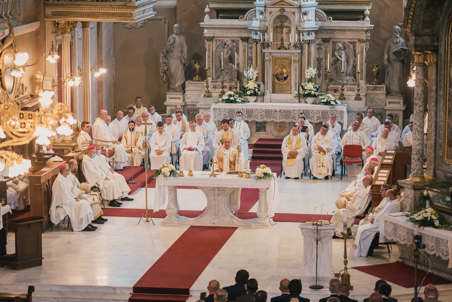Szatmárnémetiben megáldották a felújított római katolikus székesegyházat