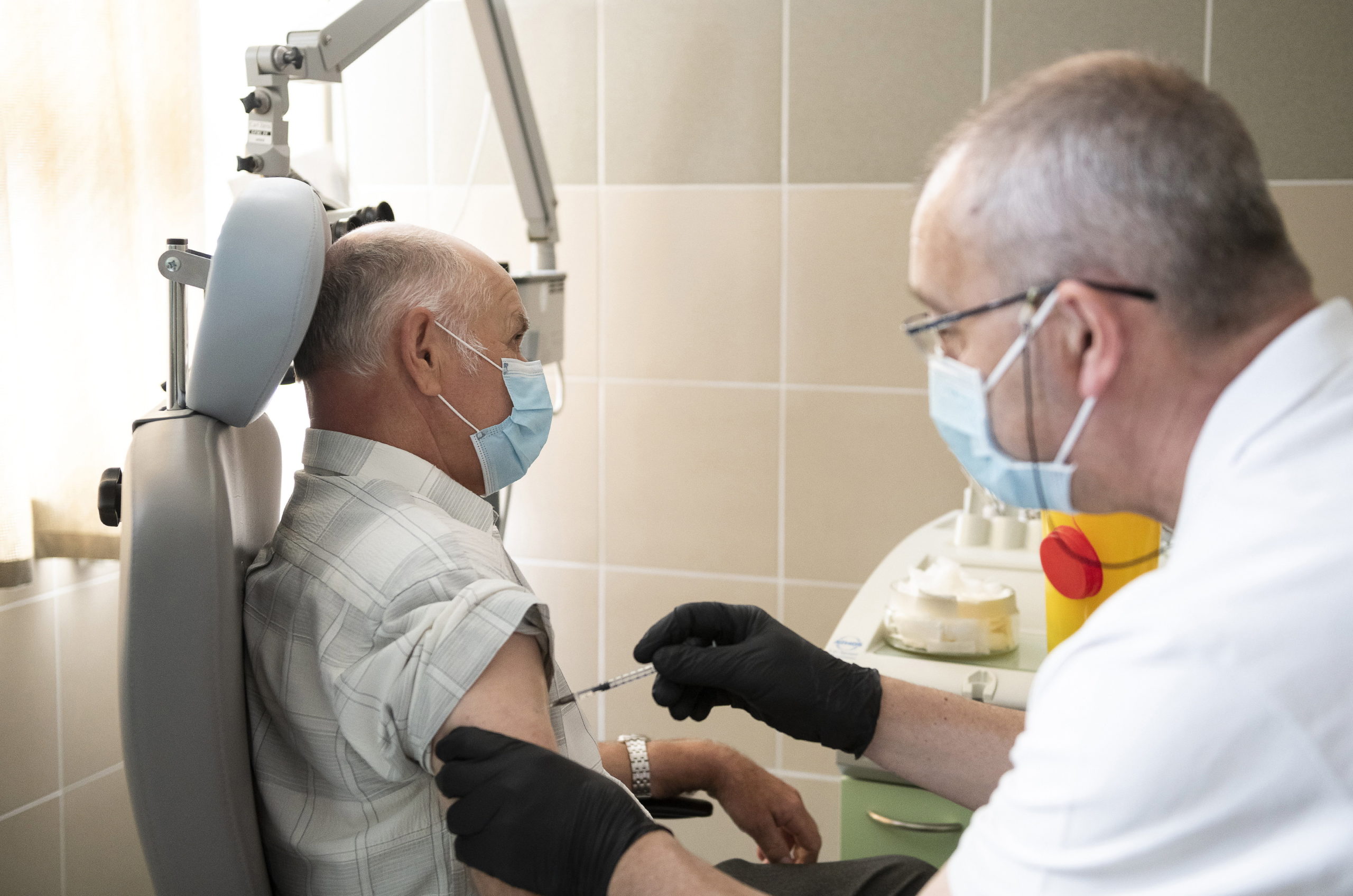 Ötszáz beoltott emberből csupán egy betegszik meg