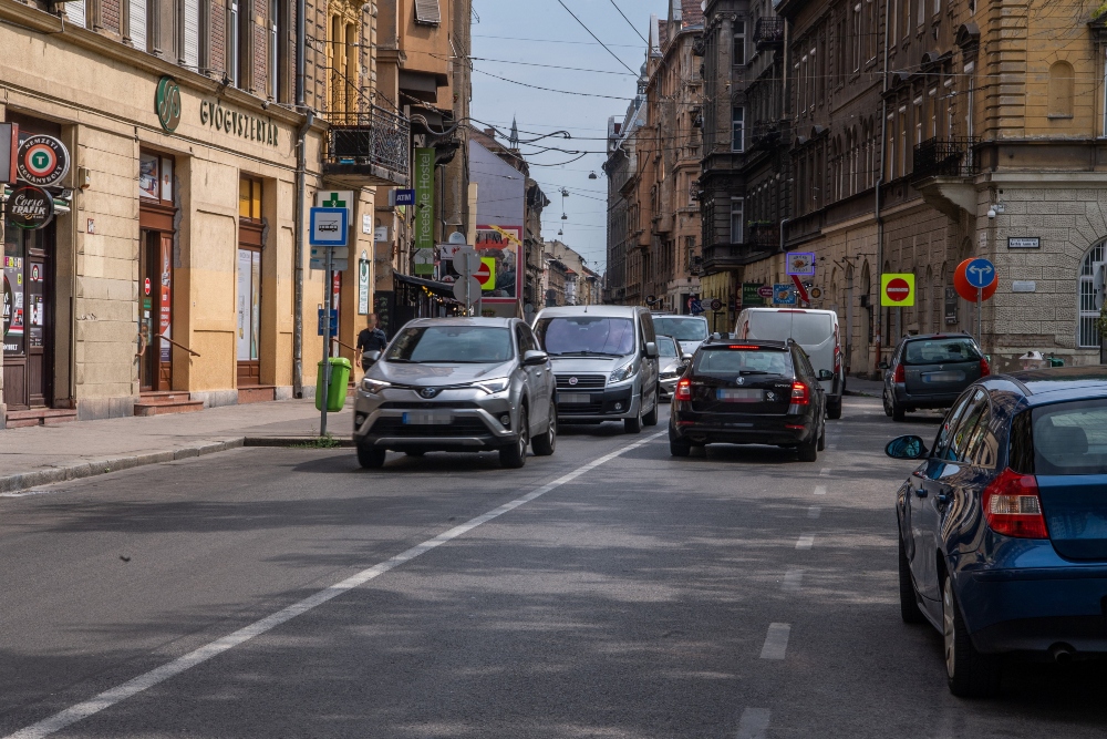 Ellenzéki kerületek a Fidesz ötletével könnyítik meg a parkolást