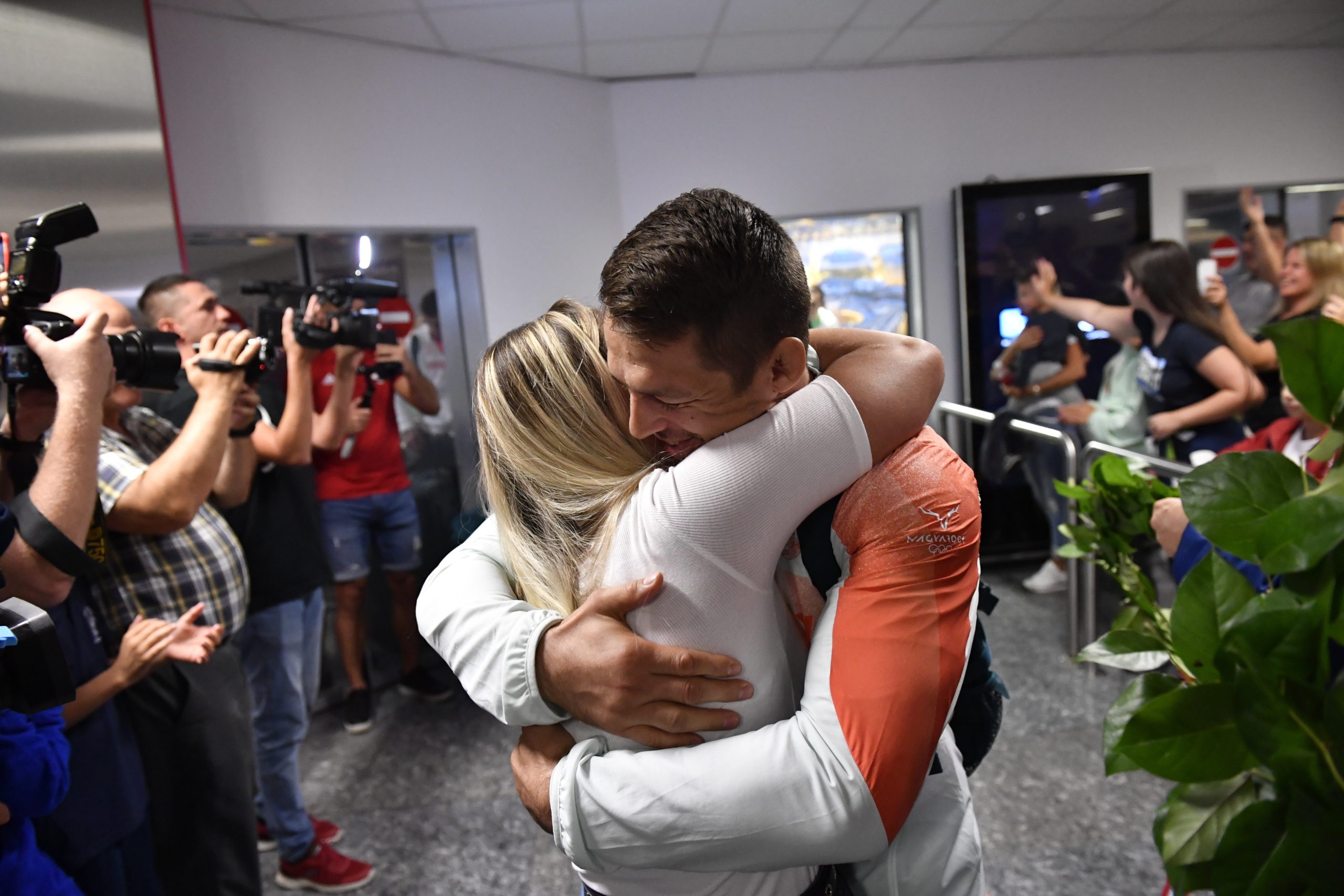 Hazaérkezett a magyar birkózócsapat