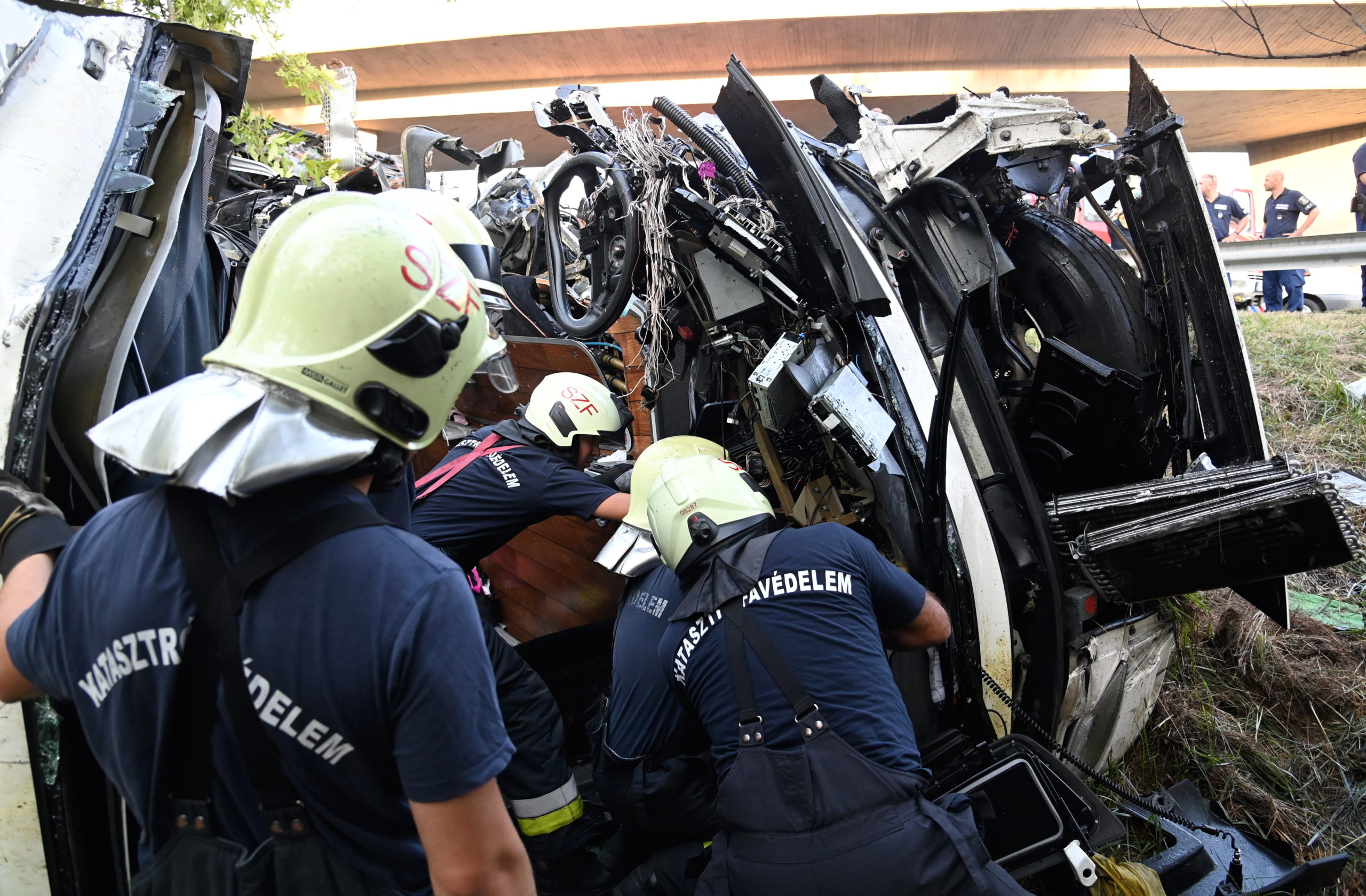 Borzalmas buszbaleset történt az M7-esen