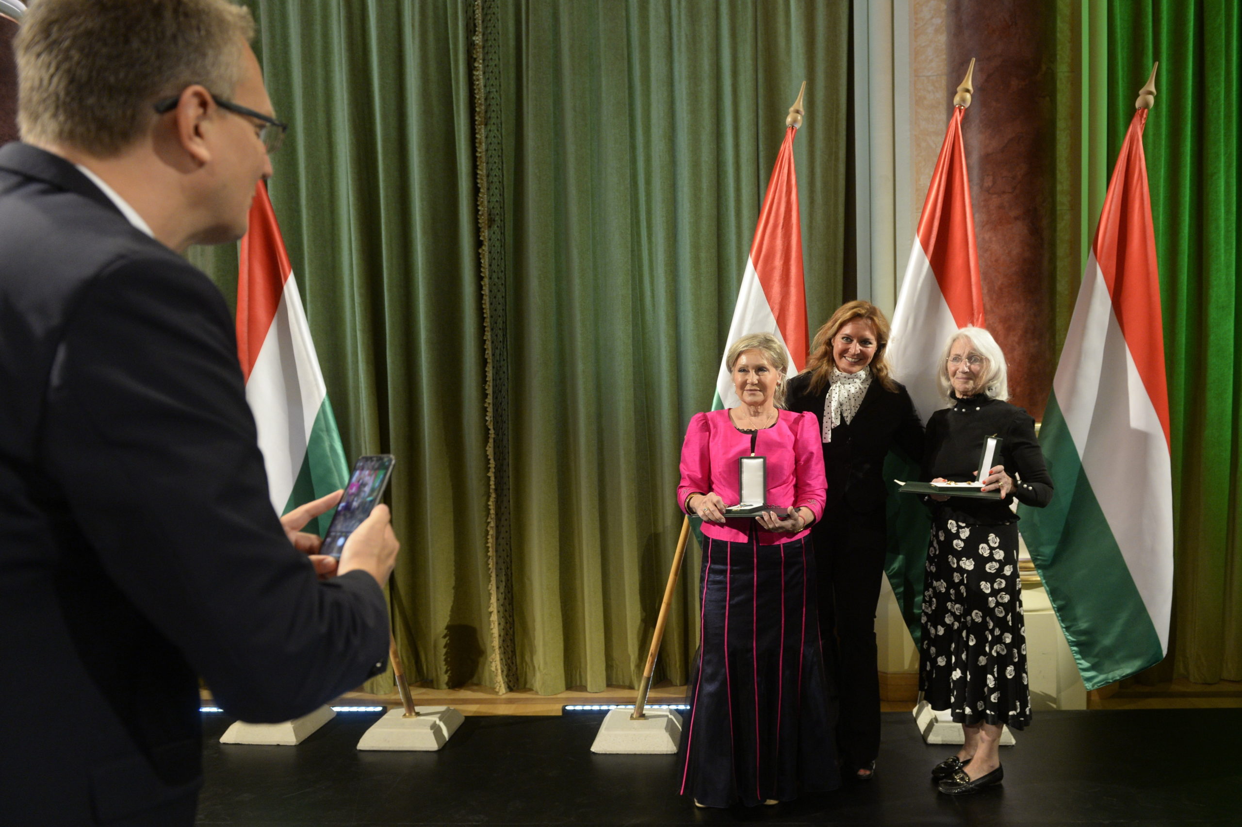 Állami kitüntetéseket és miniszteri kulturális díjakat adott át Rétvári Bence