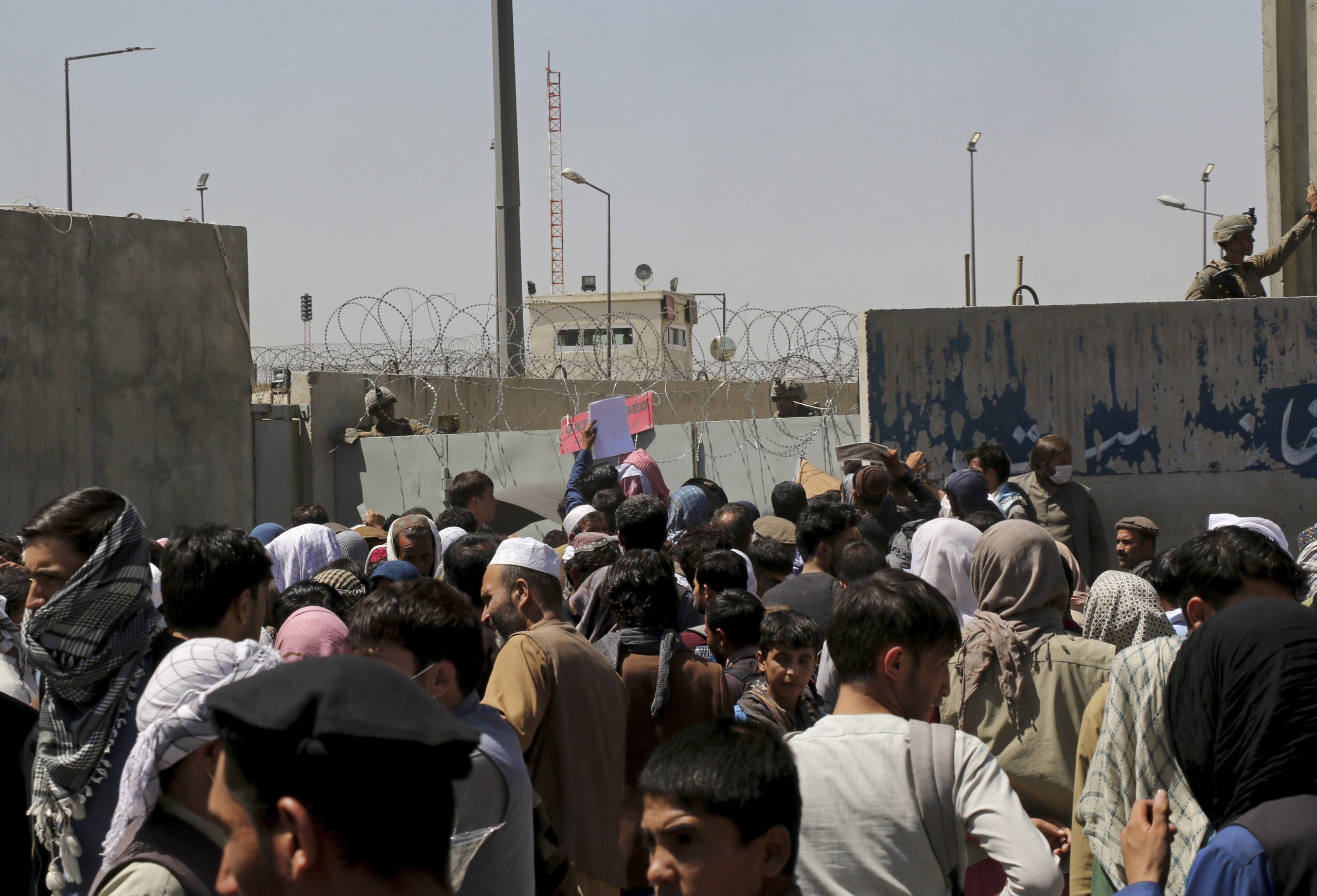 Újabb katona halt meg a merényletben, száz felett a halottak száma