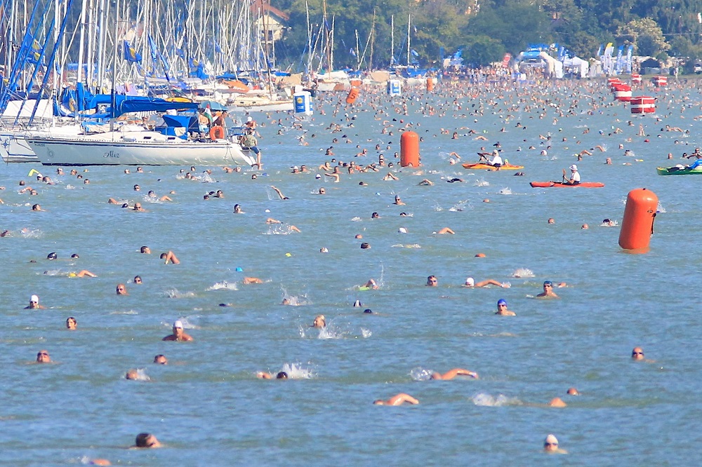 Közel hétezren vettek részt az idei Balaton-átuszáson